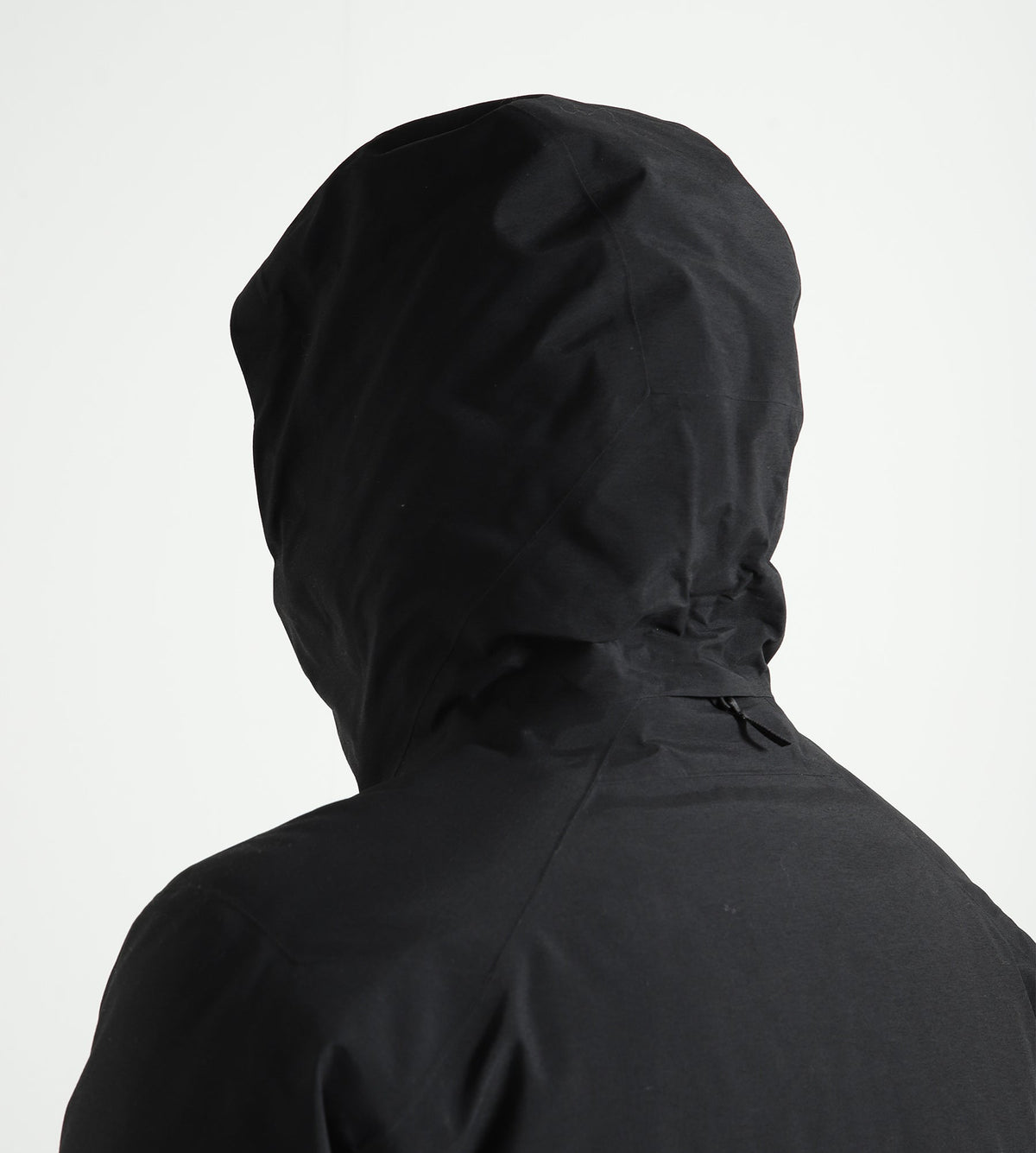 Veilance Monitor Down Coat Black